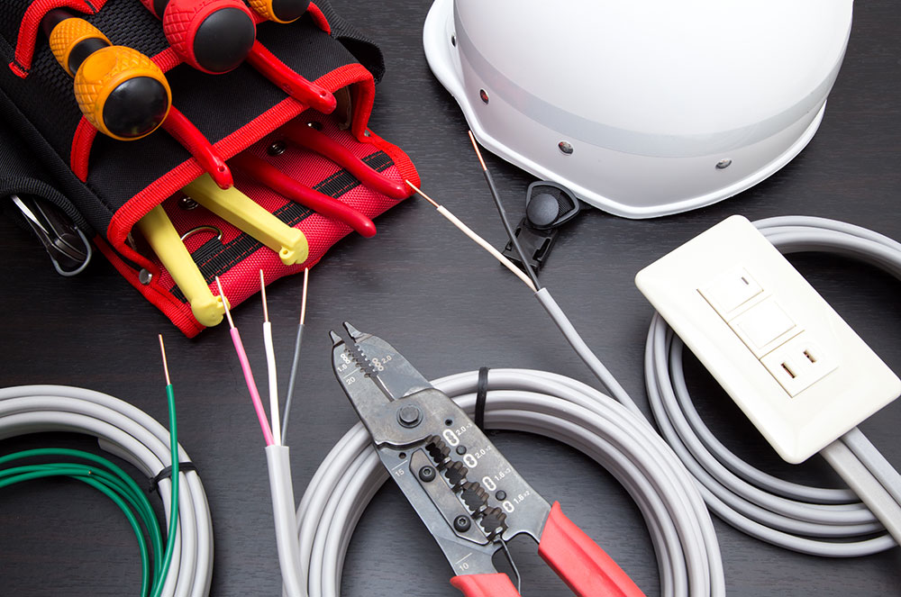 公共と民間の電気工事・現場管理